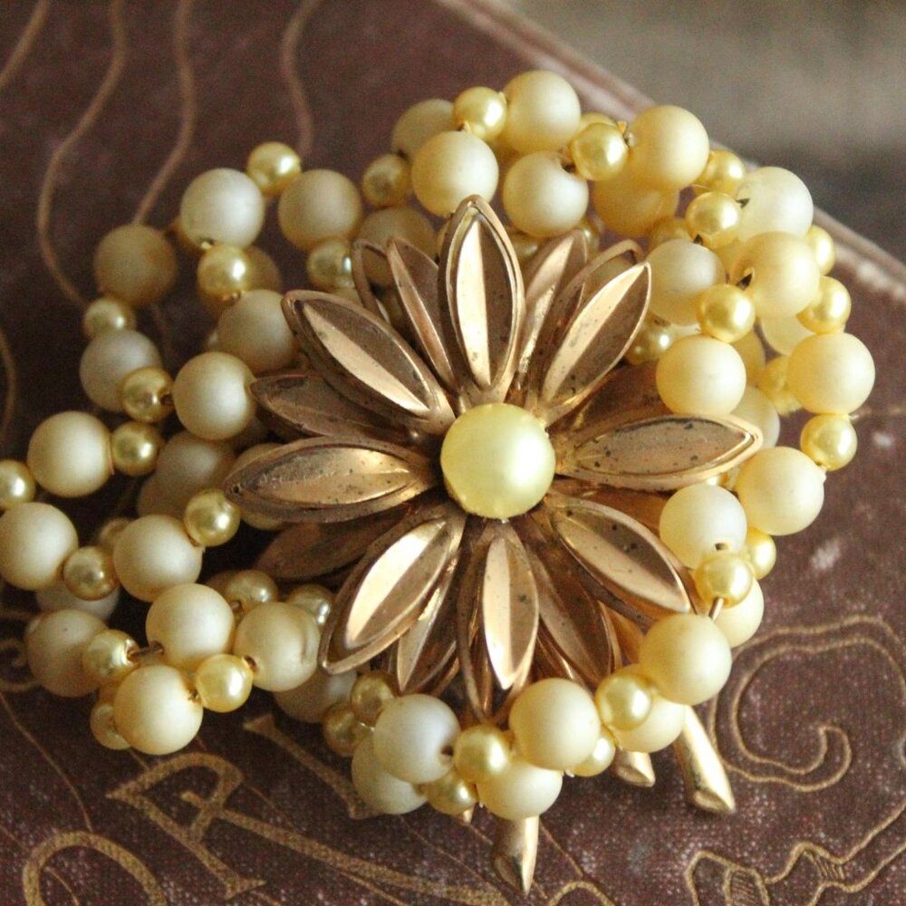 Vintage 1950s 1960s Brooch, Daisy Flower and Faux Pearl Cluster Pin Mid Century - Picture 8 of 13